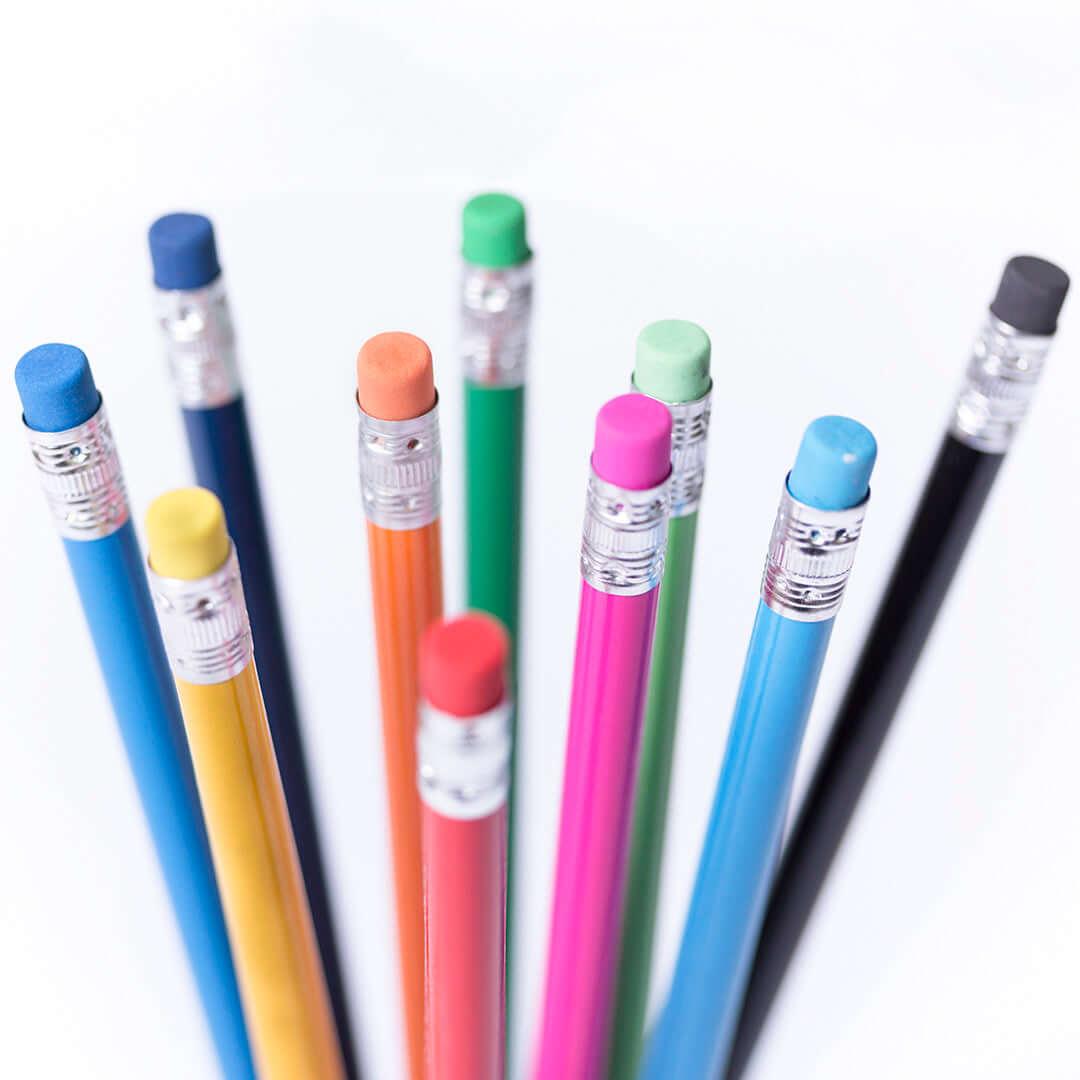 Crayons personnalisés en bois gravé - Couleurs au choix - Atelier Eli'magine