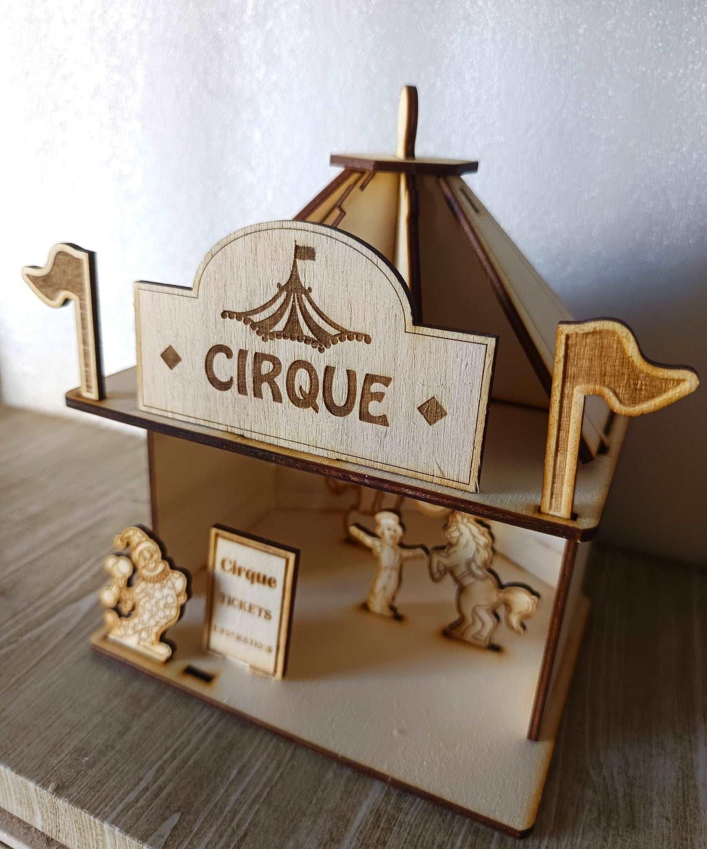Grande Maison en bois style «Cirque » pour village de noël - Atelier Eli'magine