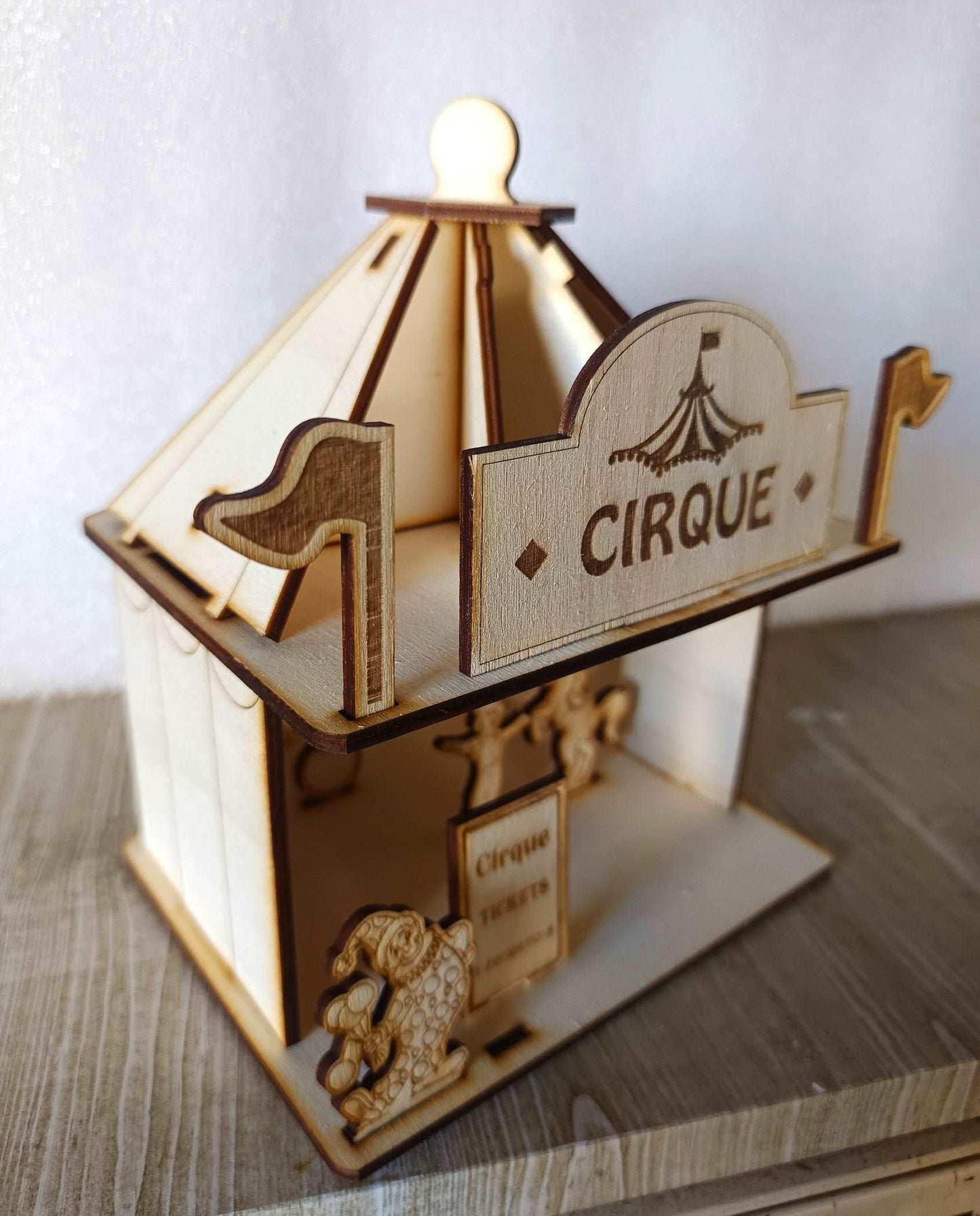 Grande Maison en bois style «Cirque » pour village de noël - Atelier Eli'magine