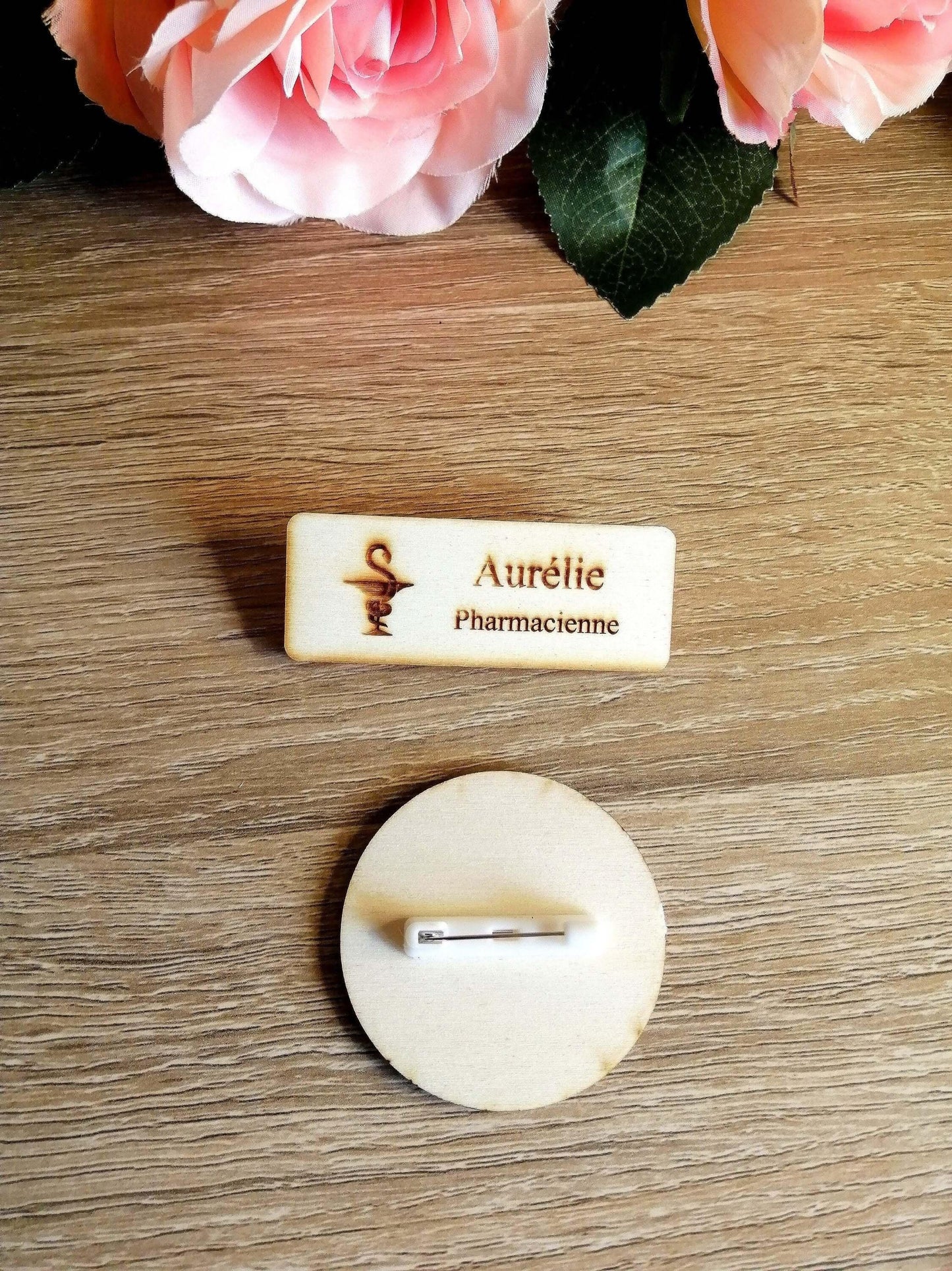 Badge métier personnalisé en bois, - Atelier Eli'magine