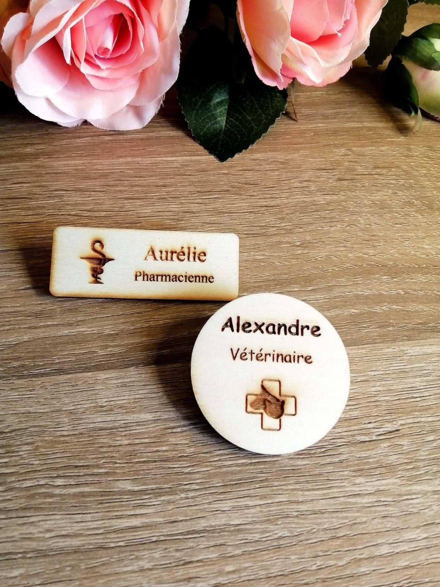 Badge métier personnalisé en bois, - Atelier Eli'magine