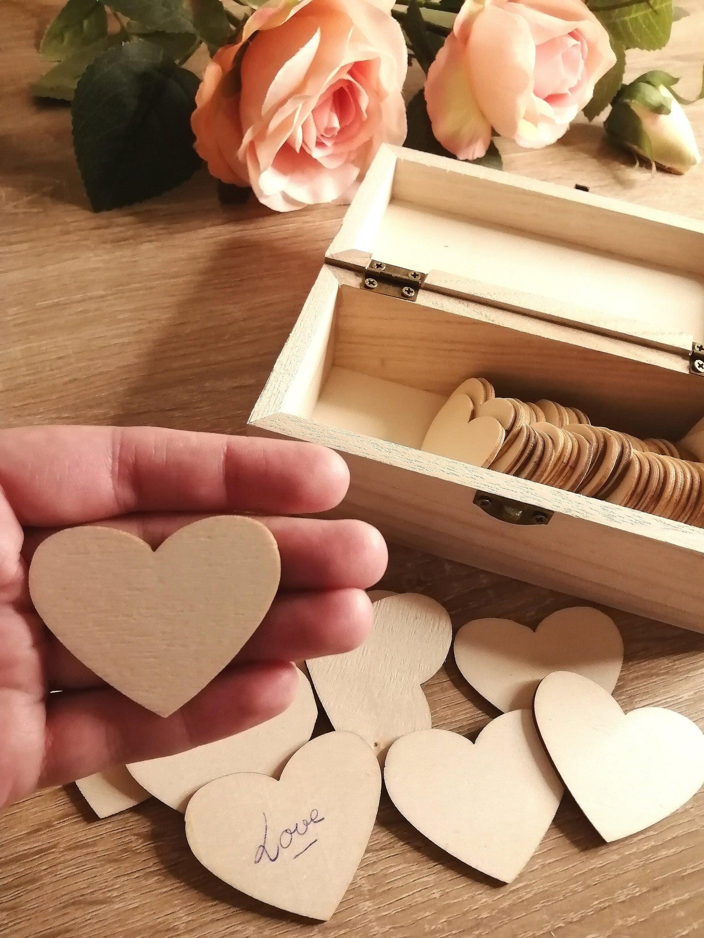 Livre d'or à personnaliser avec cœurs en bois - Atelier Eli'magine