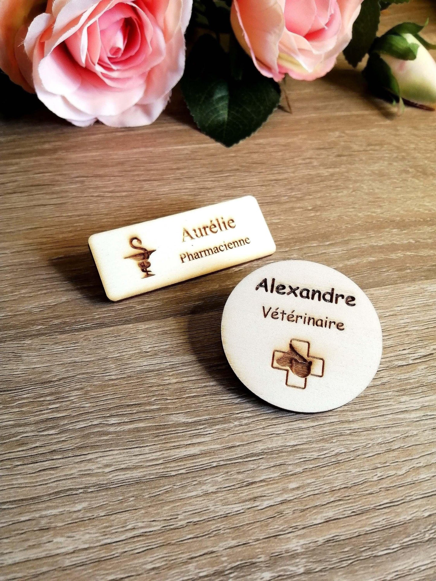 Badge métier personnalisé en bois, - Atelier Eli'magine