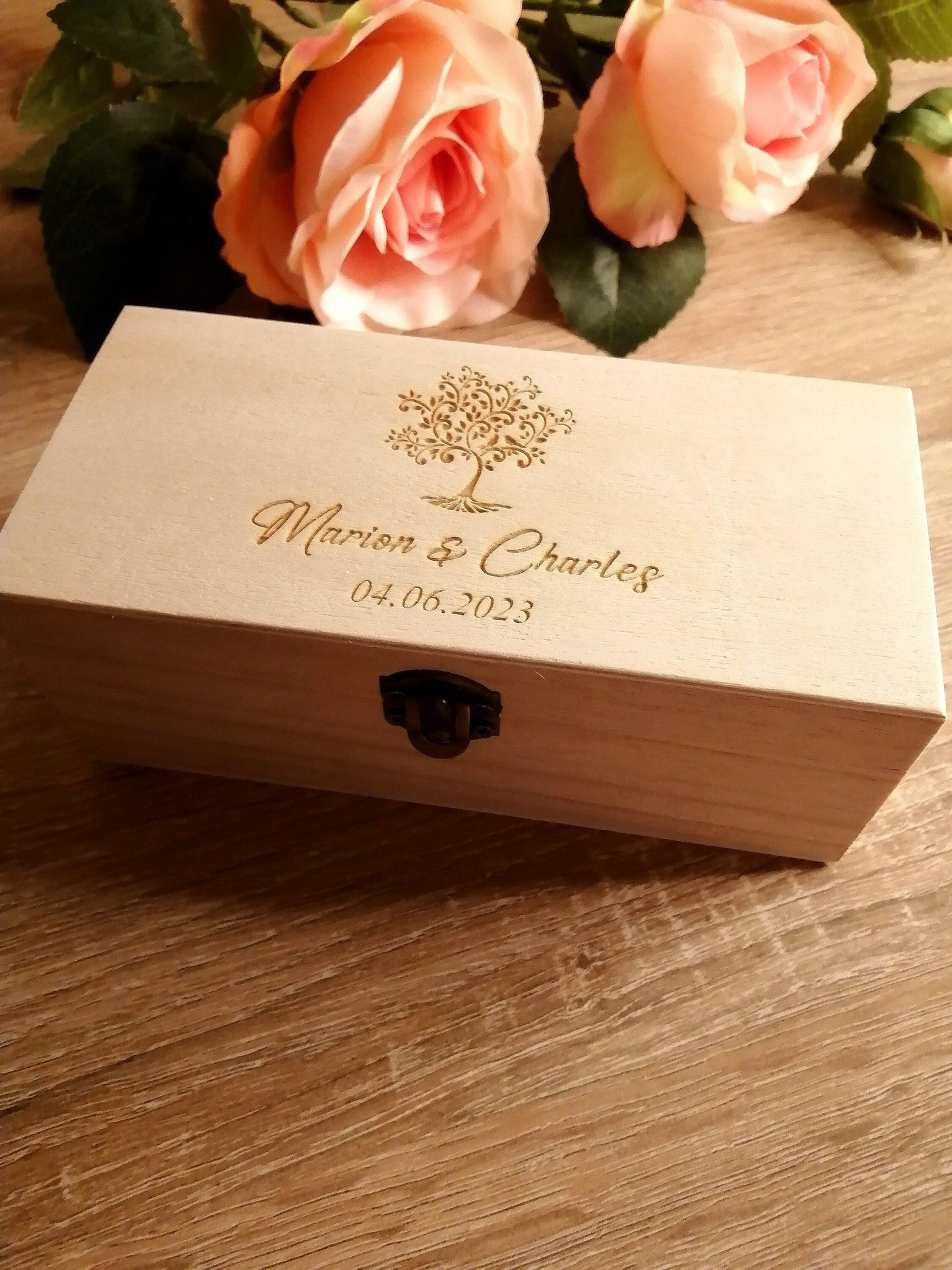 Livre d'or à personnaliser avec cœurs en bois - Atelier Eli'magine
