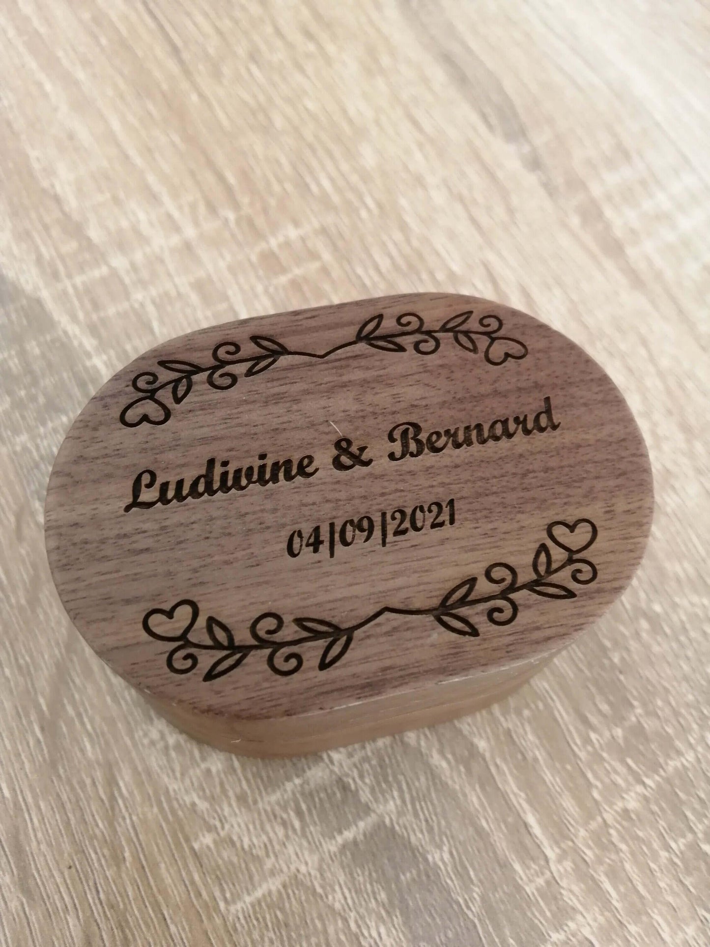 Boîte alliance à personnaliser Ovale en Noyer - Atelier Eli'magine