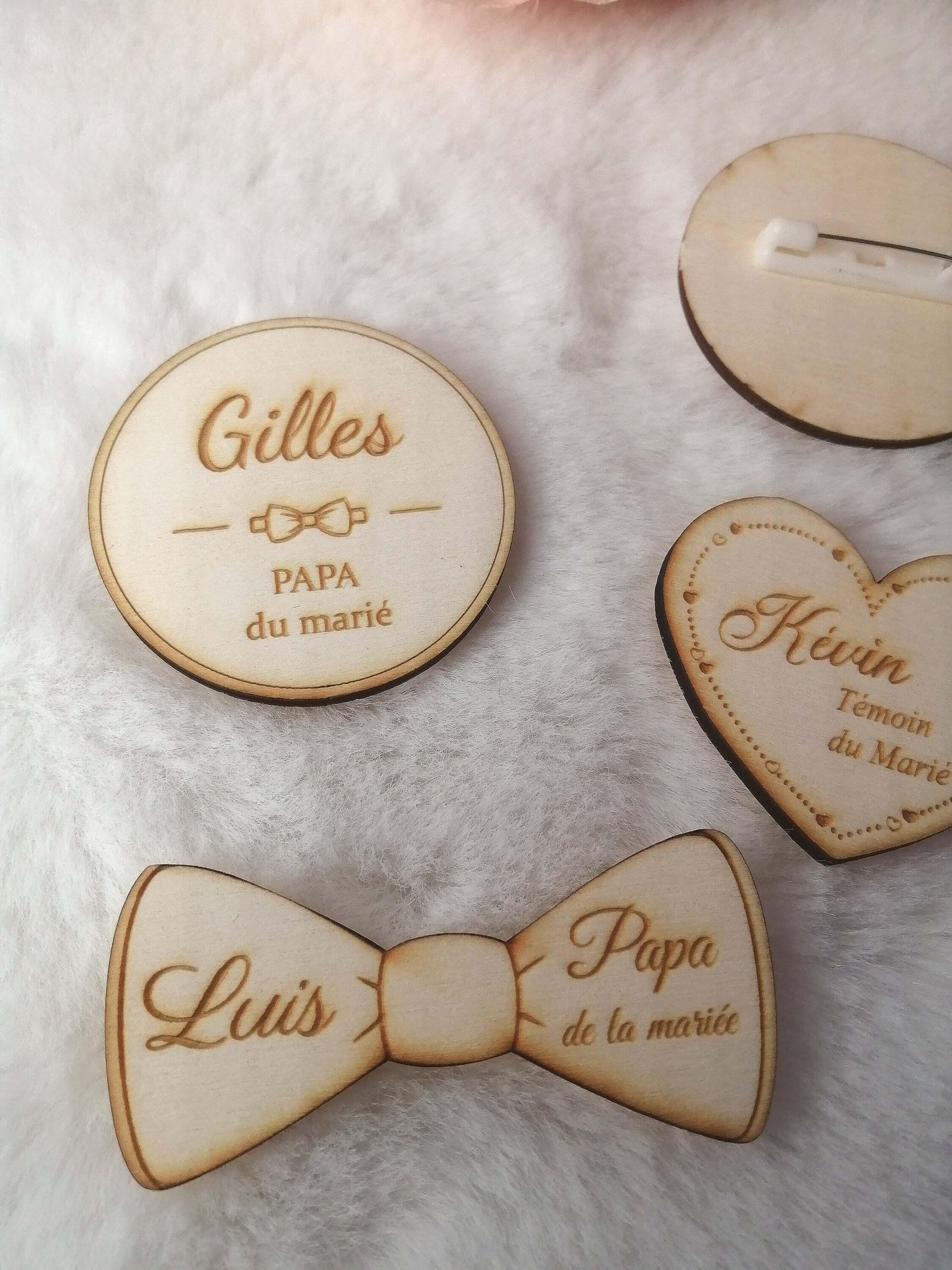 Badge mariage en bois personnalisé - Atelier Eli'magine