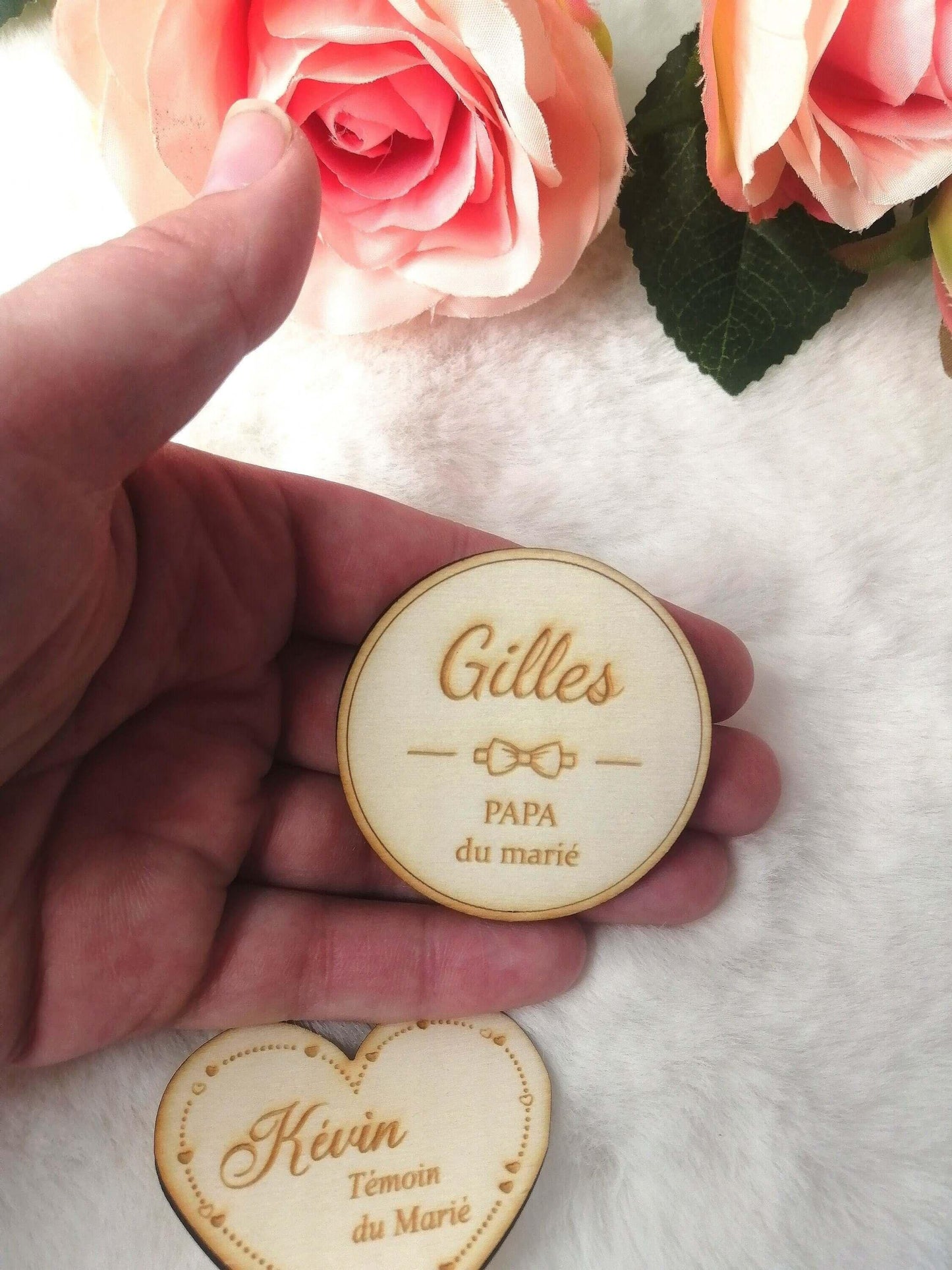 Badge mariage en bois personnalisé - Atelier Eli'magine