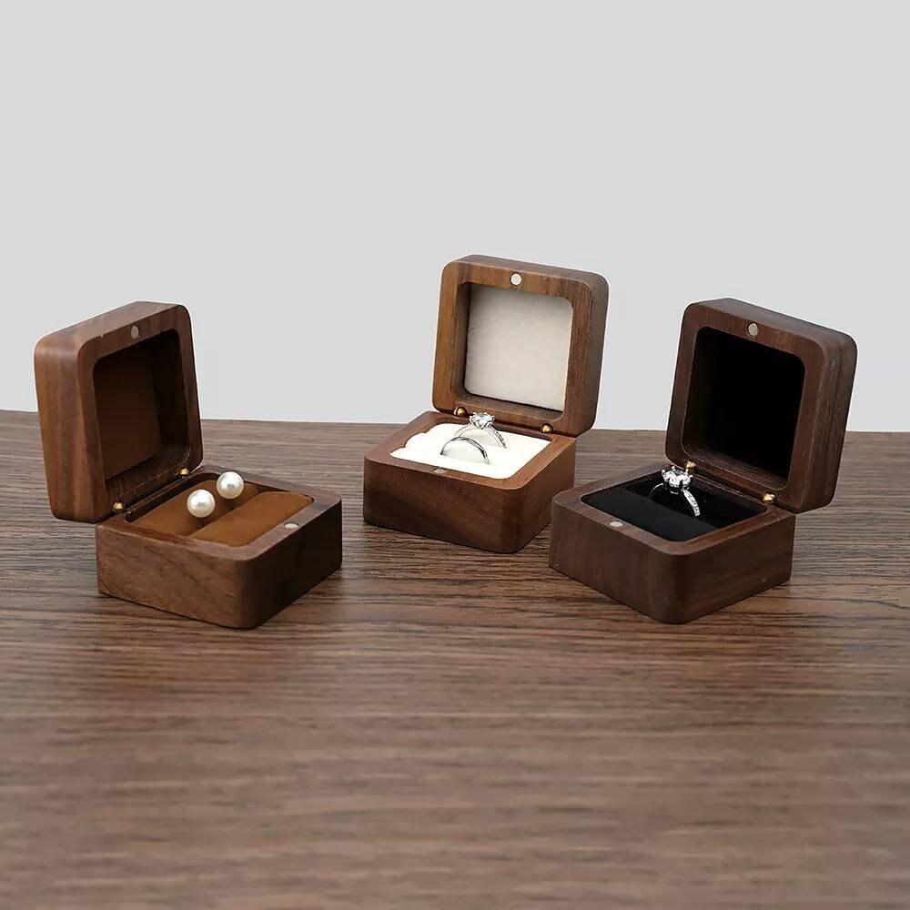 Boîte alliance personnaliser en bois de Noyer carré intérieur velour - Atelier Eli'magine