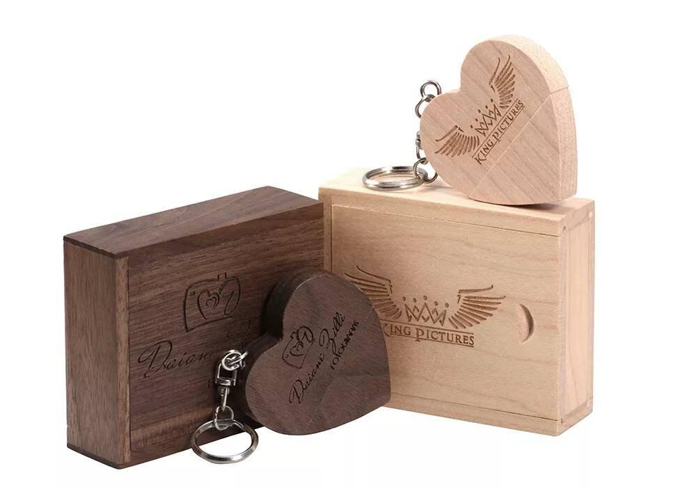 Coffret clé USB de 32Go en bois de Noyer, Coeur - Atelier Eli'magine