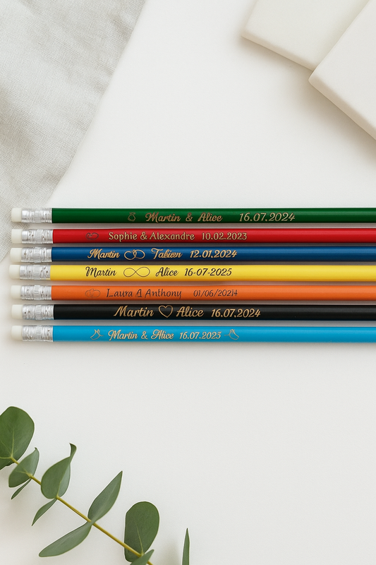 Crayons personnalisés en bois gravé - Couleurs au choix
